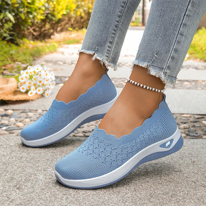 Lightweight and breathable women's walking shoes